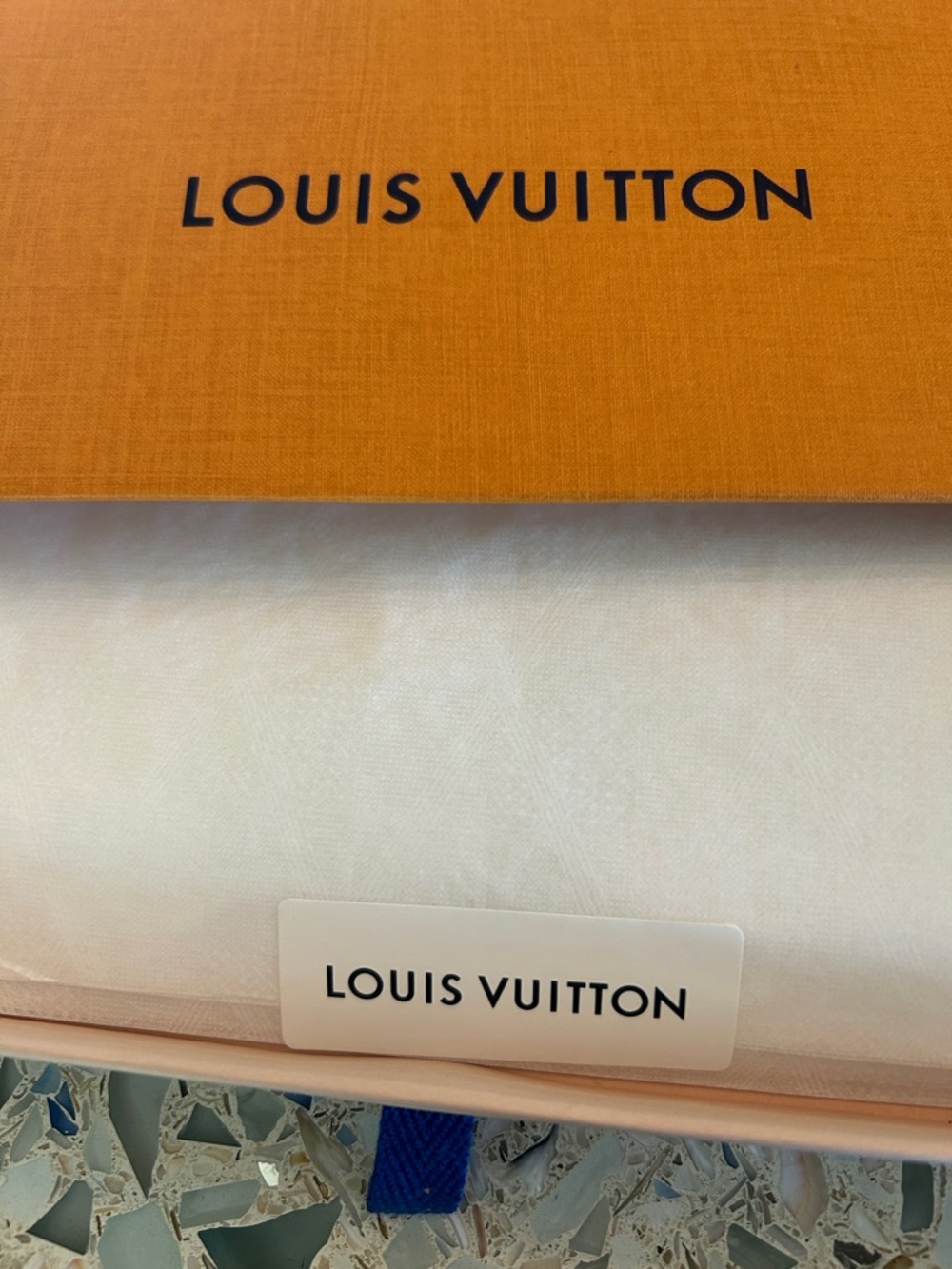 Louis Vuitton Gift Box with Blue Branded Ribbon - Picture 7 of 9